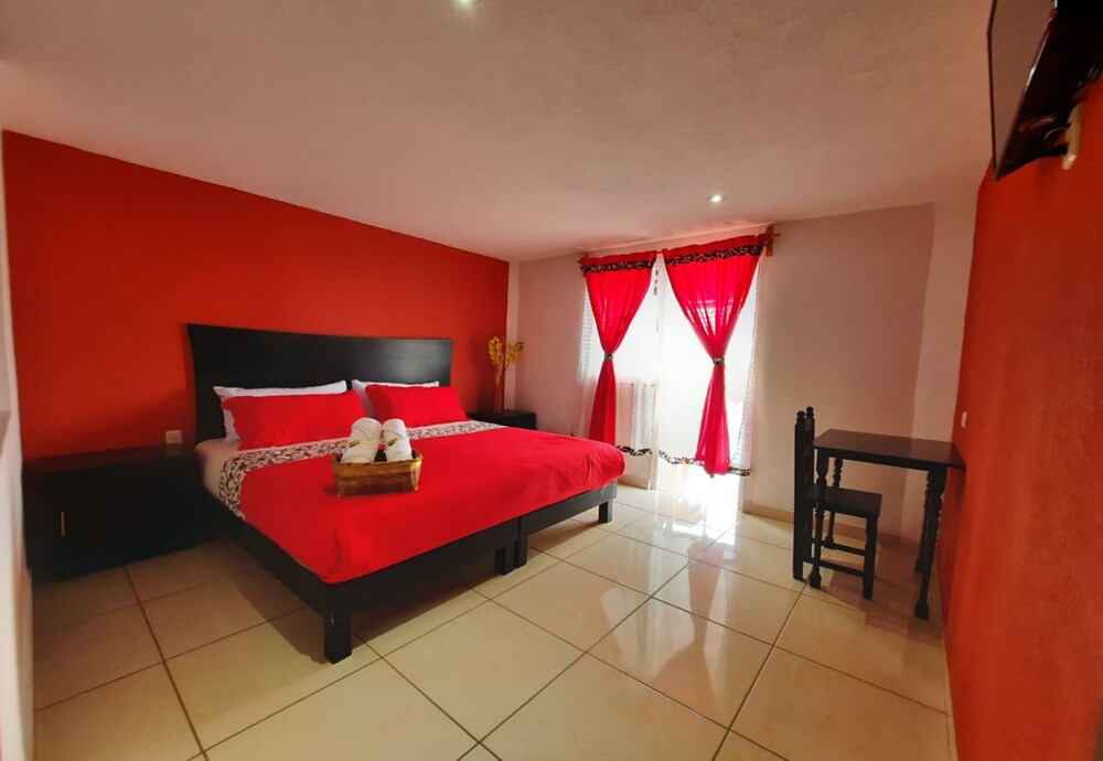 Hotel & Suites Cerro Rojo 14/68