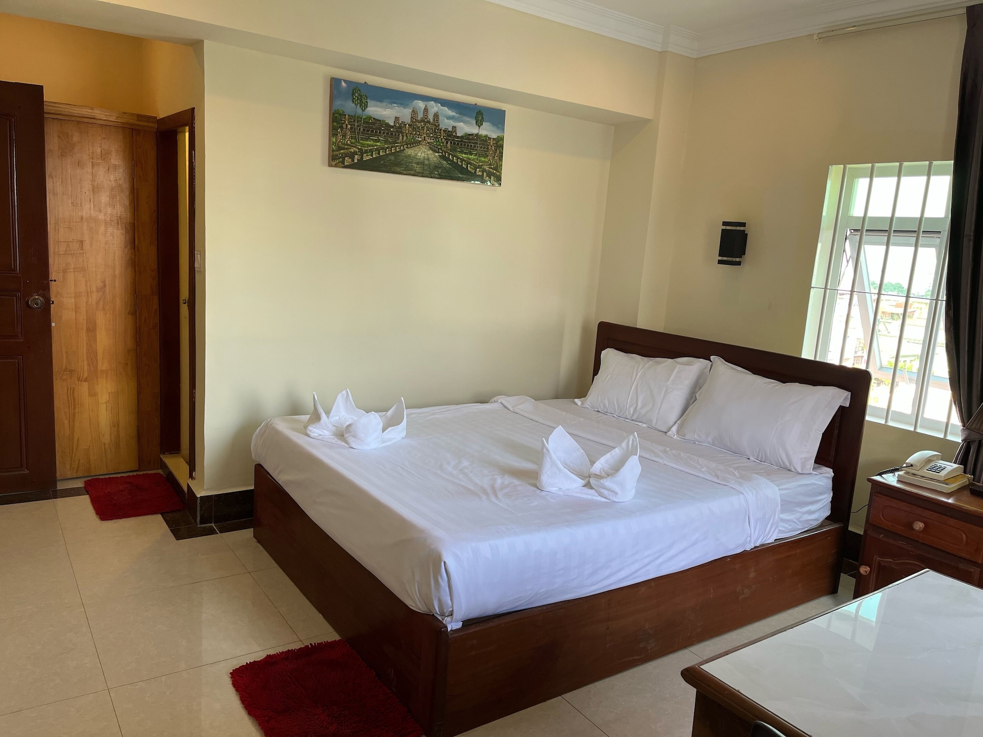 DELUXE, DOUBLE BED