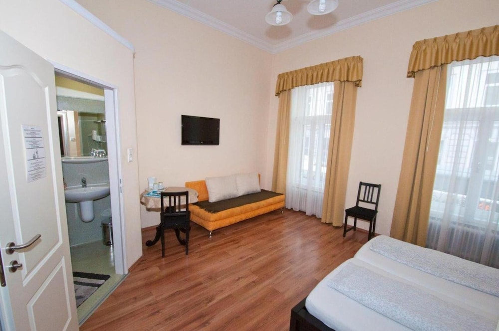 K&T Boardinghouse 16/28