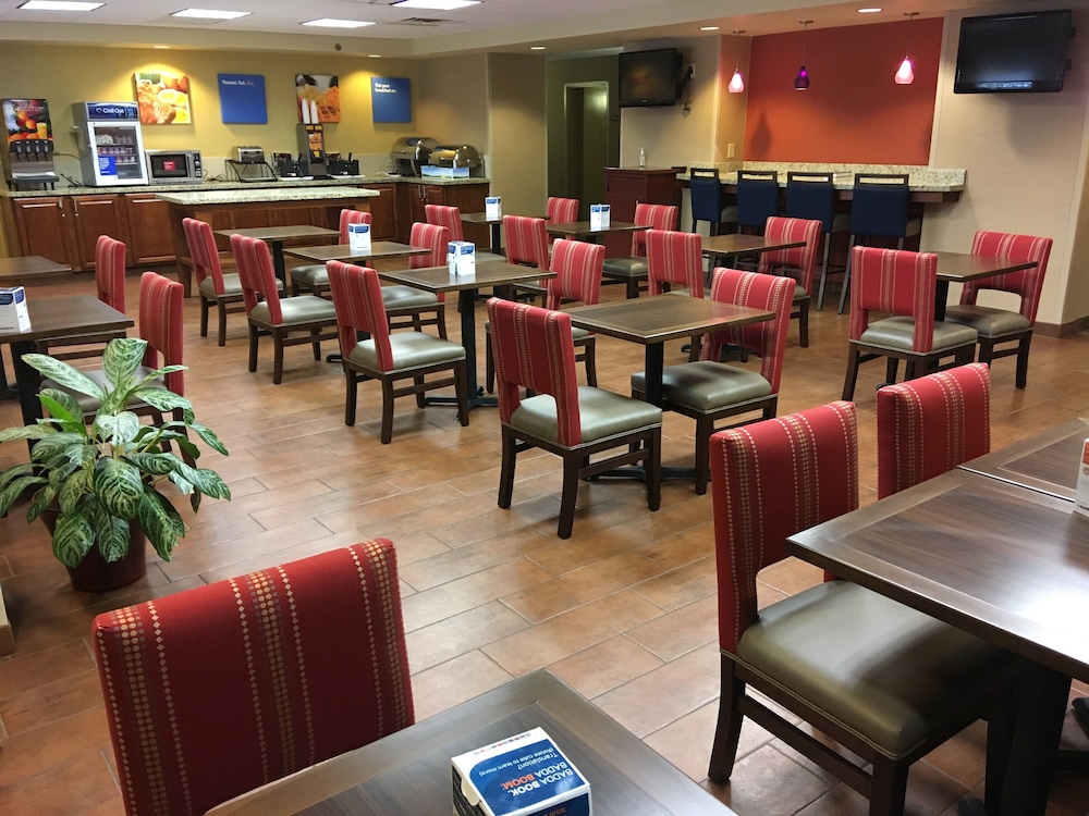 Comfort Inn Fayetteville near Fort Bragg 34/44