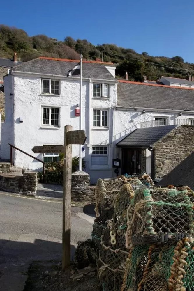 The Lugger Hotel 66/70