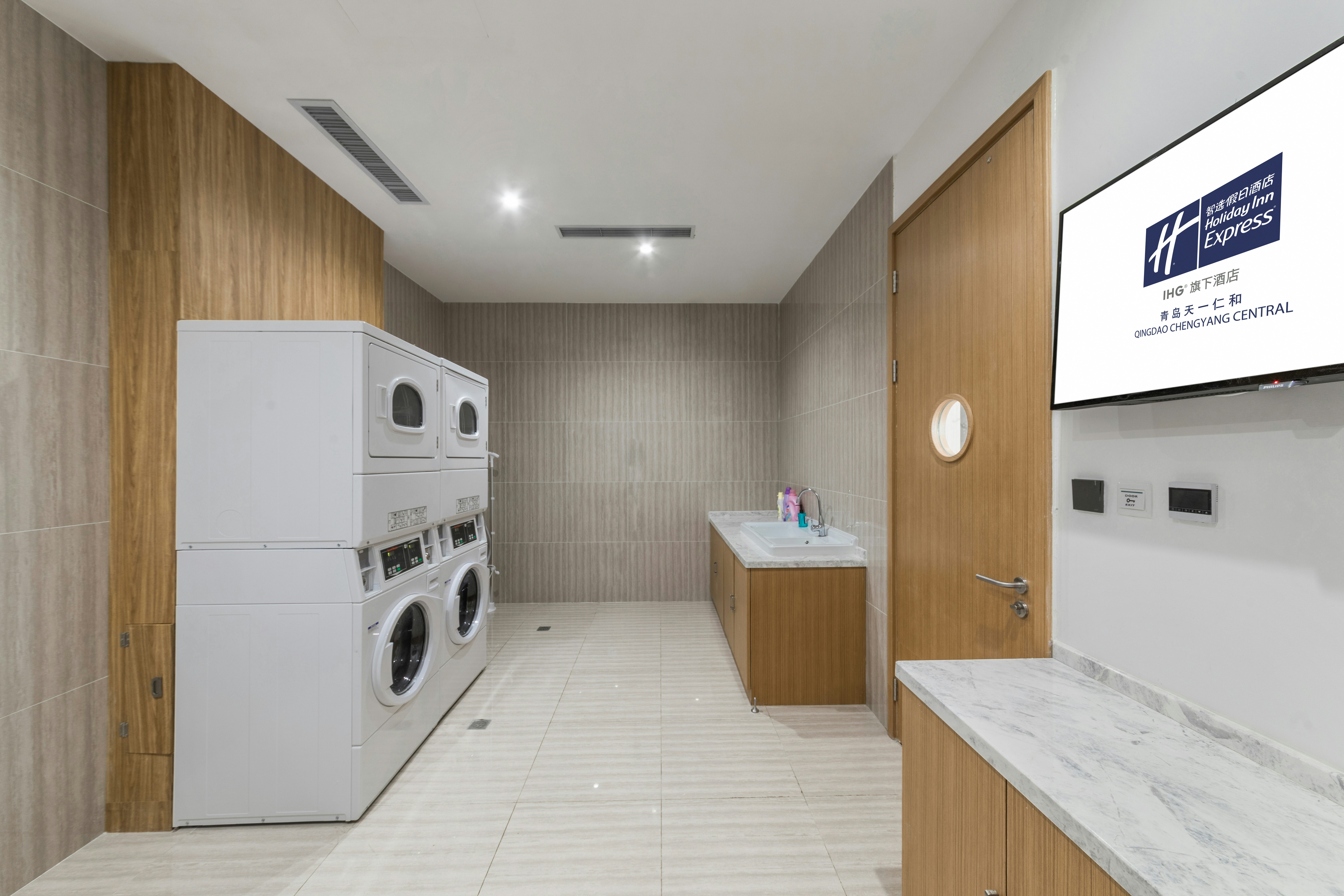 Holiday Inn Express Qingdao Chengyang Central 12/59