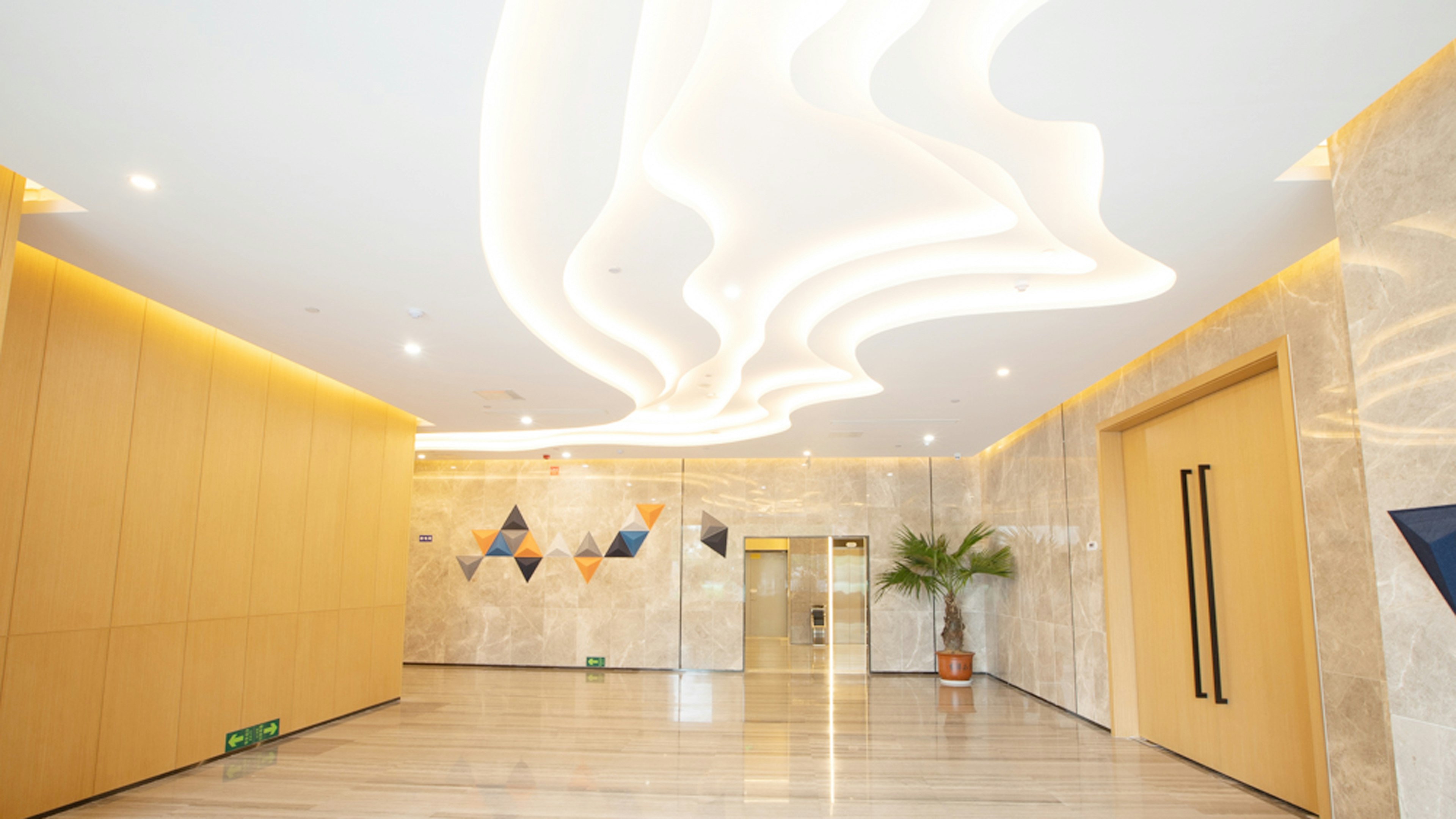 Holiday Inn Express Linyi West 11/82