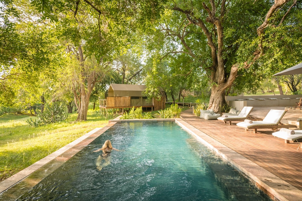 Rukiya Safari Camp 40/50