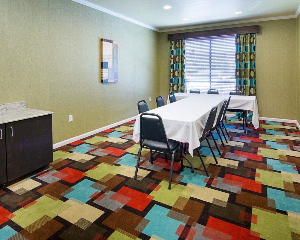 Comfort Suites Natchitoches, LA 37/48