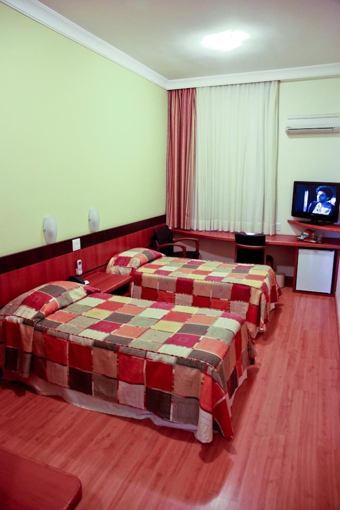 Eston Hotel 24/38