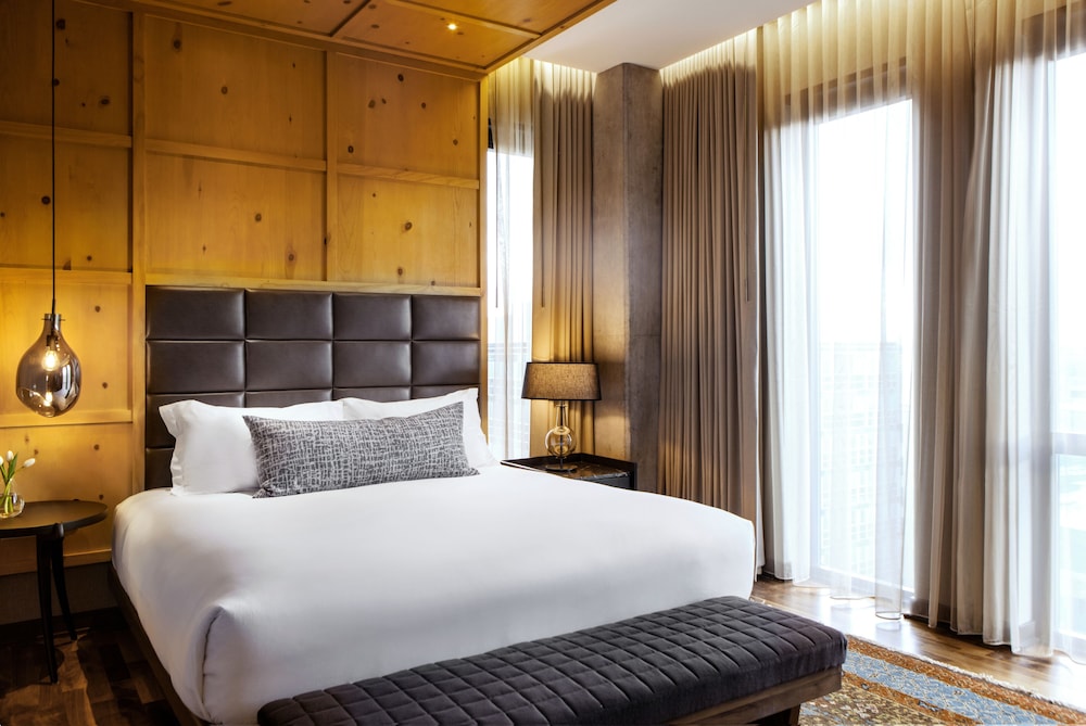 Spa Suite 1 King Bed، Limelight Hotel Denver 2/7