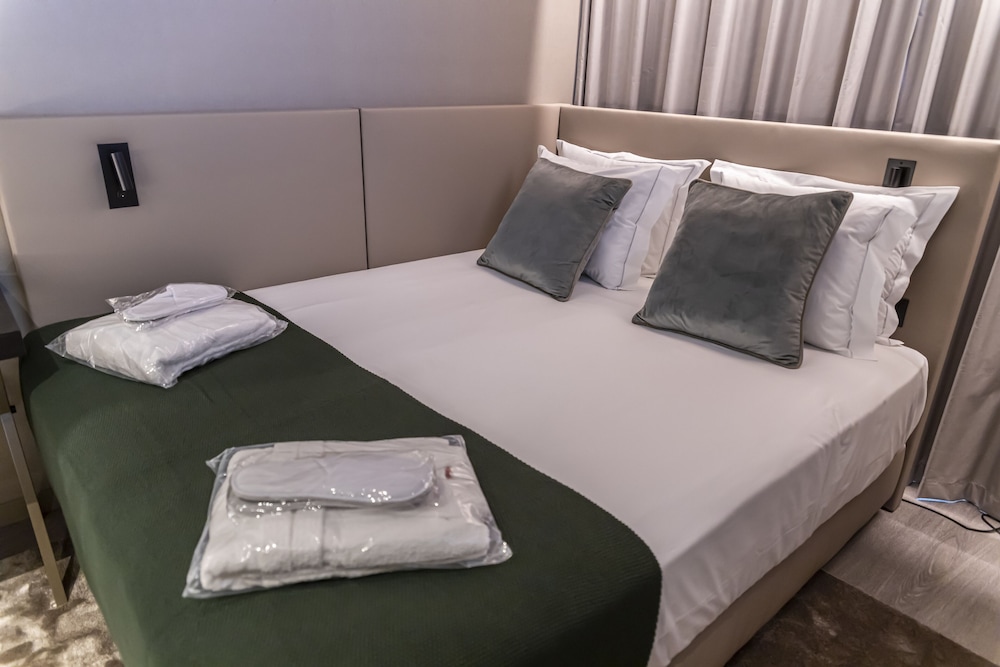 Omid Saldanha Hotel 11/33