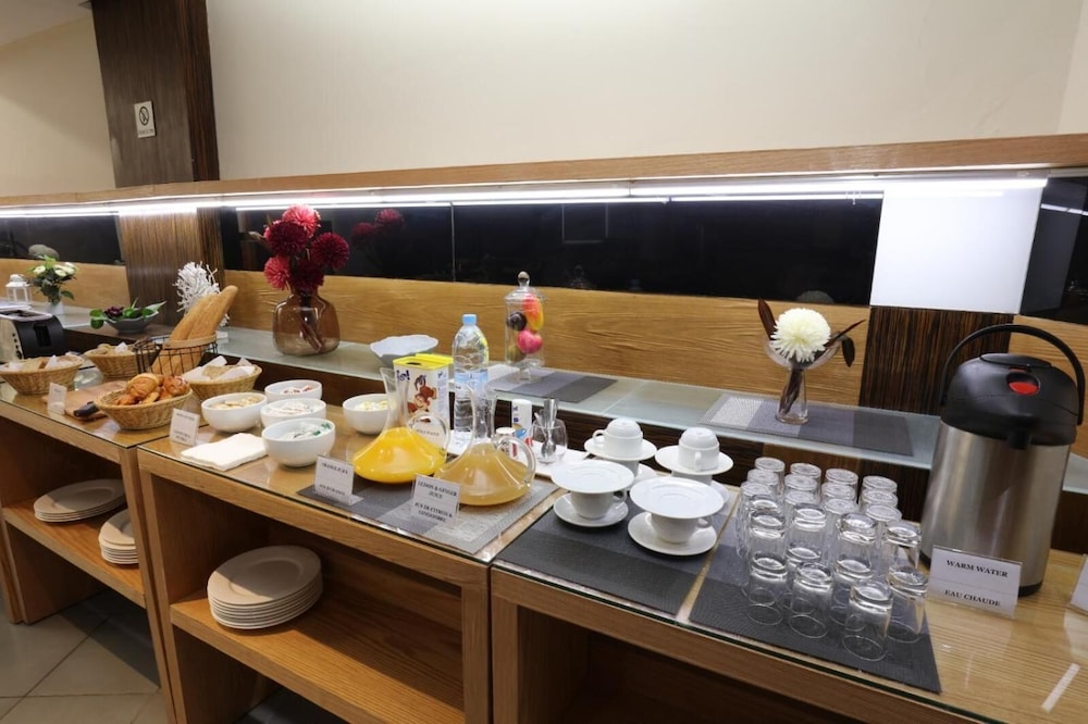 Silver Suites Hotel & Spa 51/63