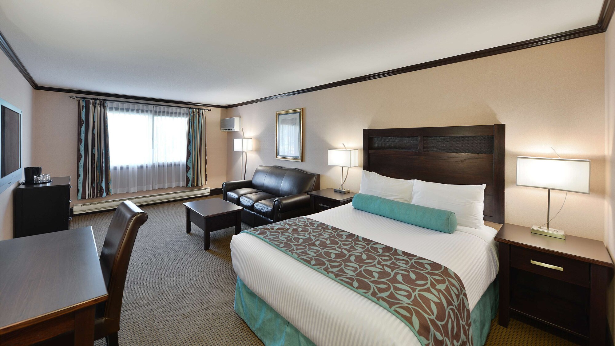 Standard, Queen Bed, Sofa, Accessible