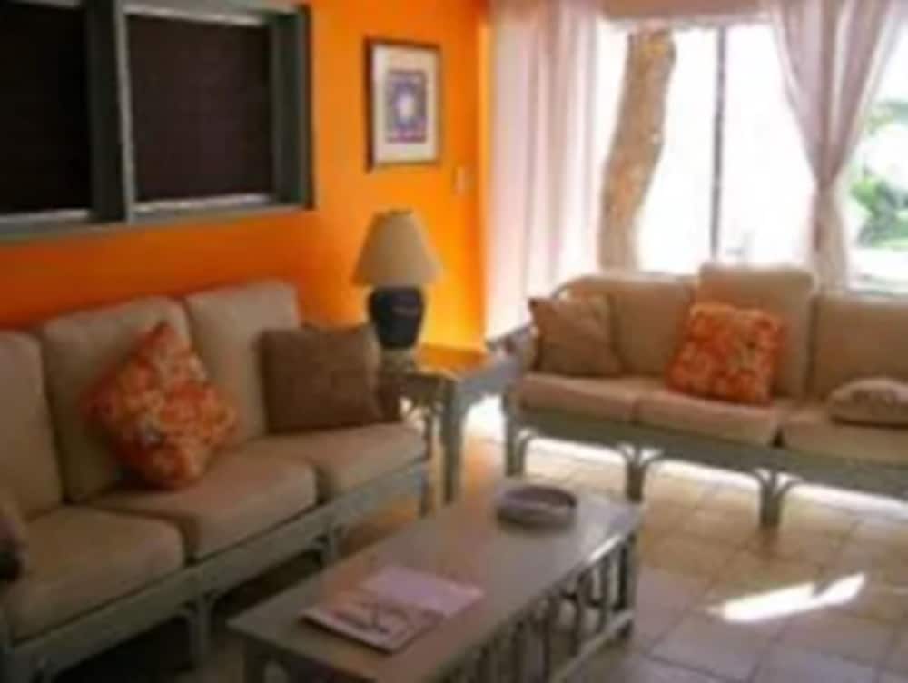 Fort Recovery Beachfront Villa & Suites Hotel 26/49