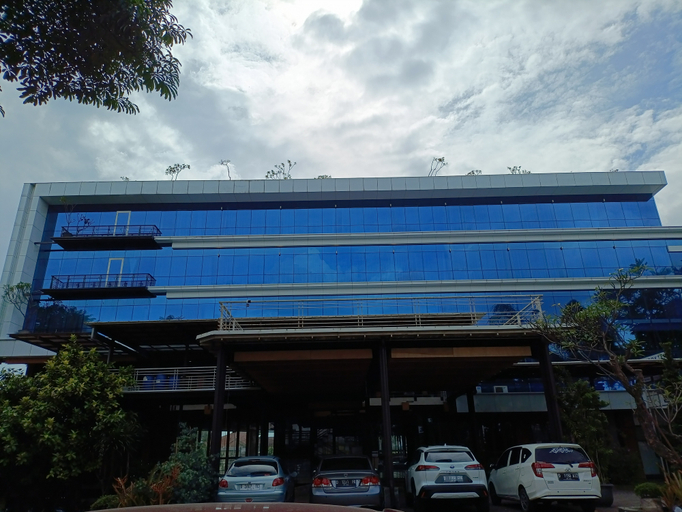 WYNS Hotel Bandung 1/10