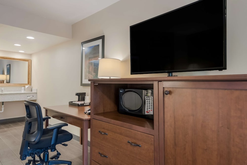 Town & Country Inn 40/50
