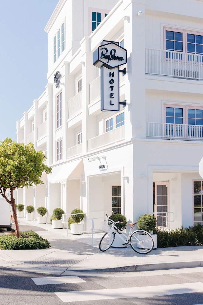 Bay Shores Peninsula Hotel 45/55