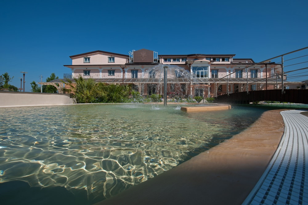 L'Araba Fenice Hotel & Resort 63/64