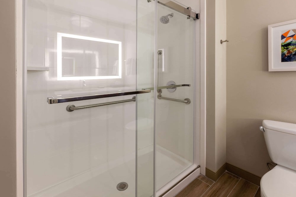 La Quinta Inn & Suites by Wyndham Middletown-Goshen 34/36