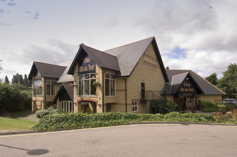 Premier Inn Luton (Airport) hotel 9/53