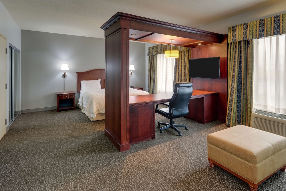 Hampton Inn Suites Indianapolis Airport 22/39