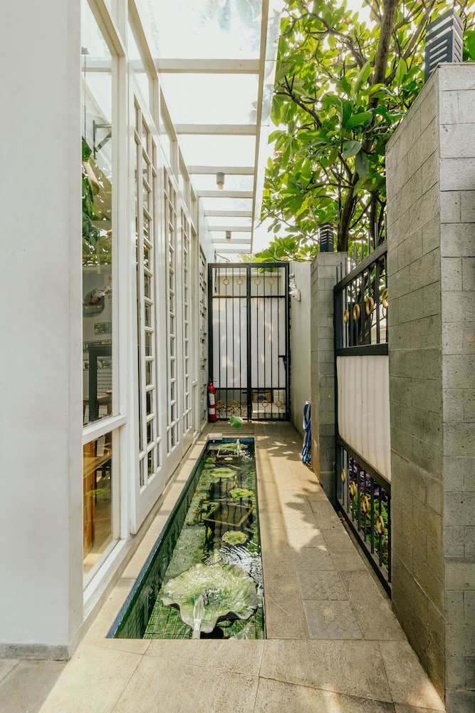 Urbanest Inn House TB Simatupang 66/72