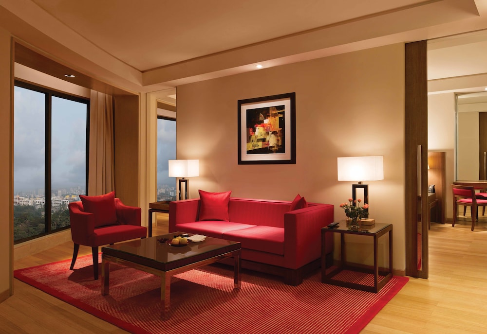 TRIDENT BANDRA KURLA 44/67