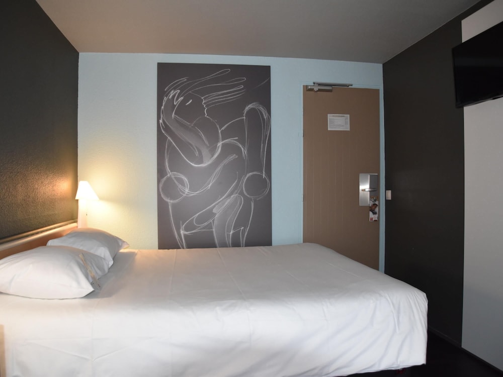 ibis Rochefort 25/66