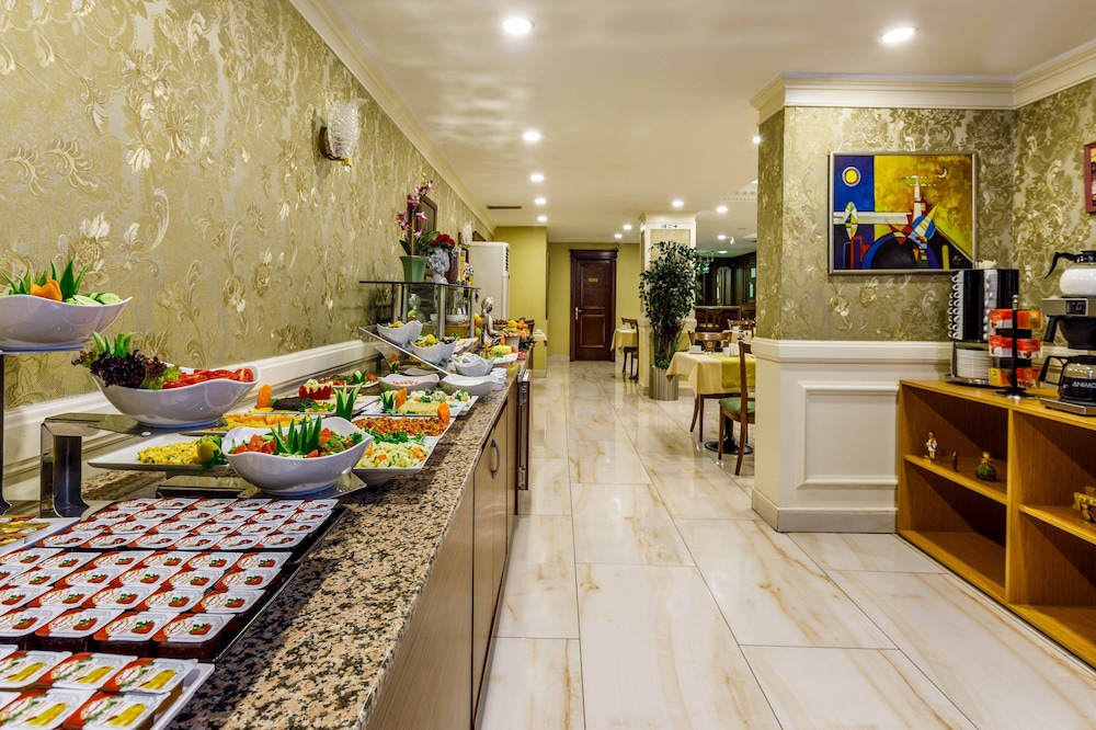 Golden Crown Hotel 50/66