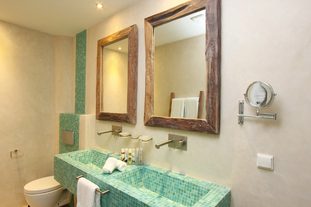 Allure Suites 25/30