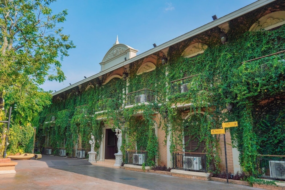 Khum Damnoen Resort 1/50