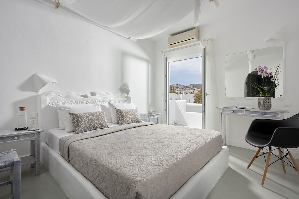 Milos Hotel 7/37