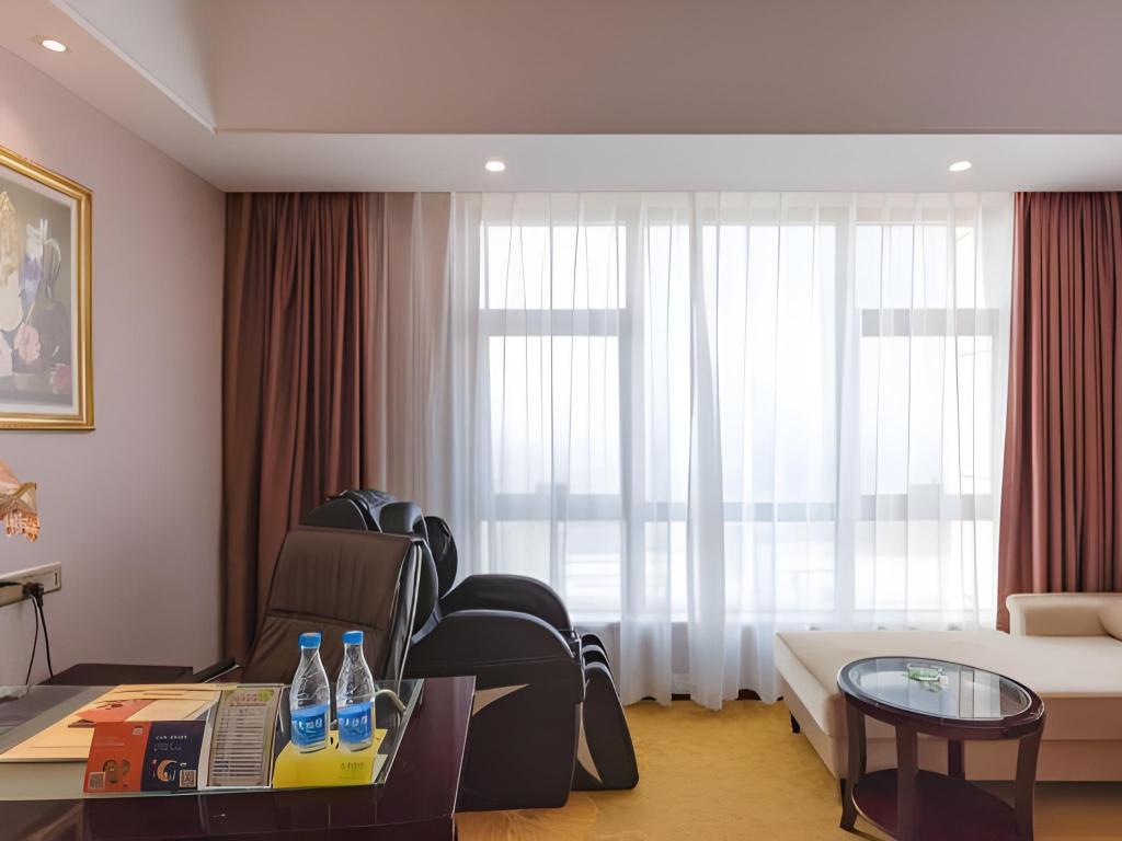 Vienna International Hotel (Zhongshan North Station) 43/57