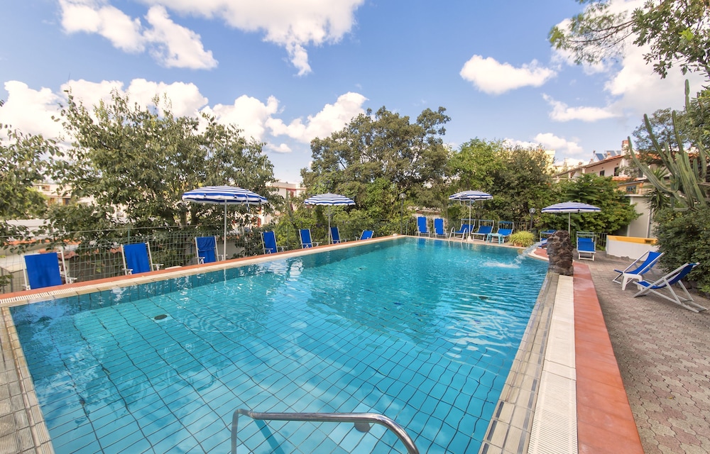 Vittoria Hotel 7/63