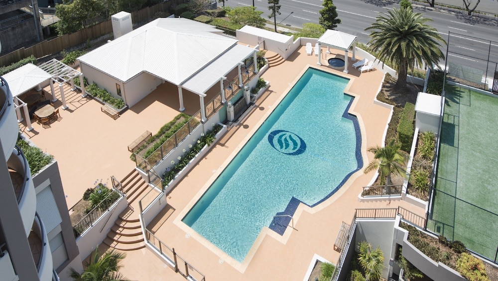The Oasis Apartments 8/66