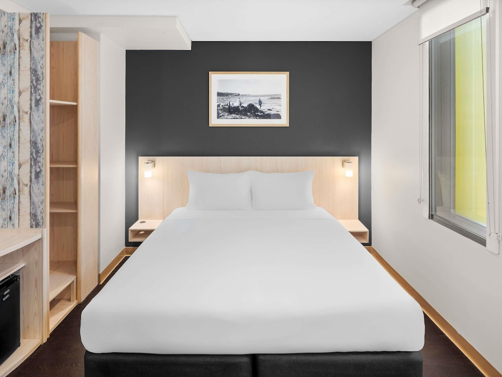 Ibis Sydney Barangaroo Hotel 24/70