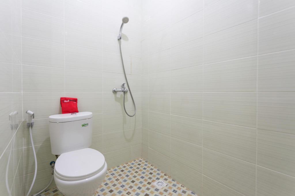 Reddoorz Plus Boulevard Residence Bsd 28/29
