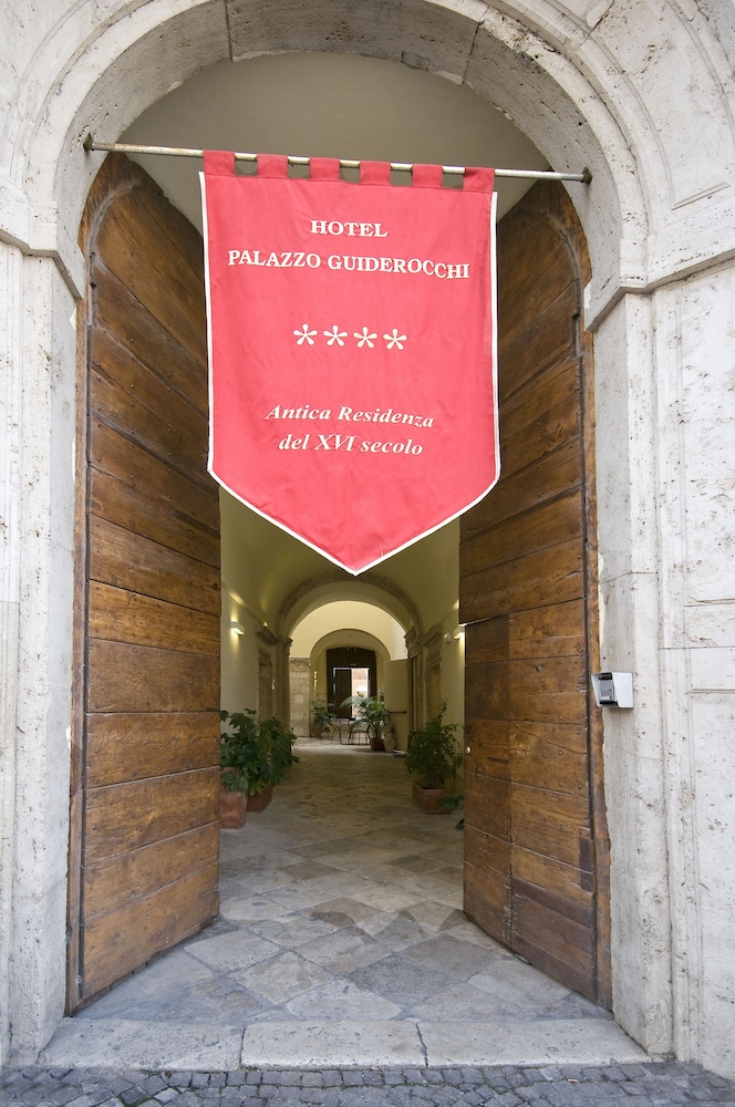 Palazzo Guiderocchi 28/48