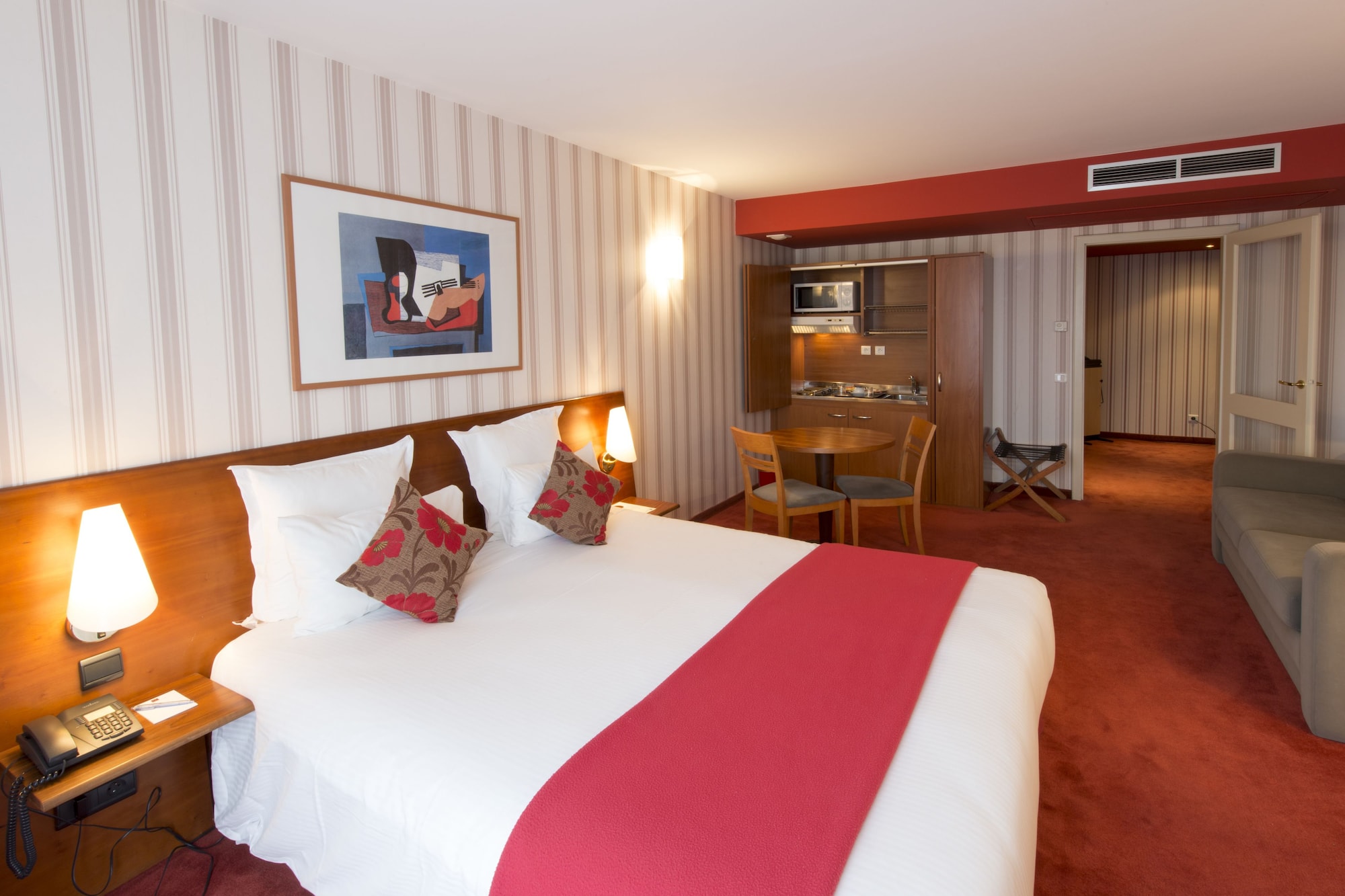 DELUXE, DOUBLE OR TWIN BED, BALCONY