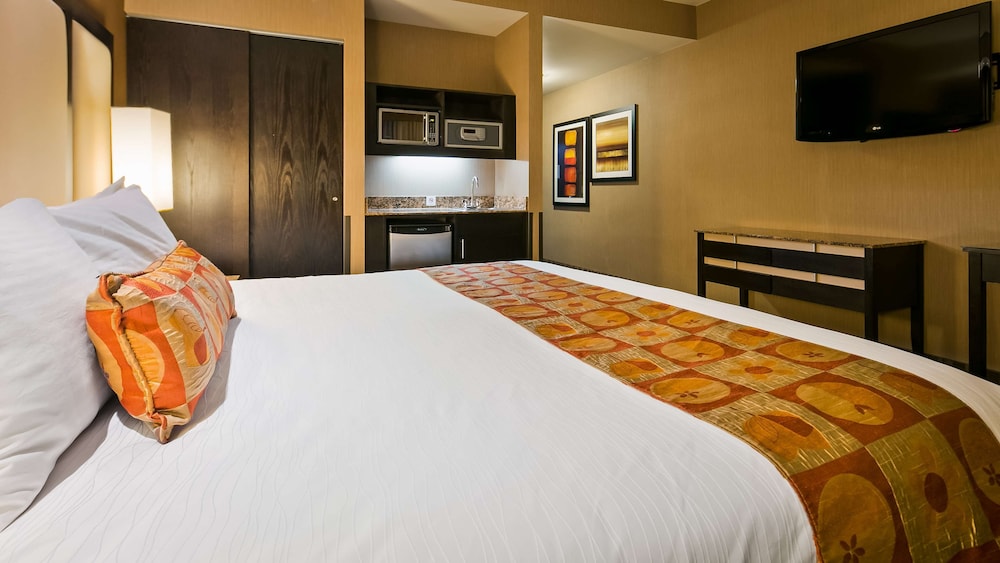 Best Western Premier Freeport Inn Calgary Airport 13/54