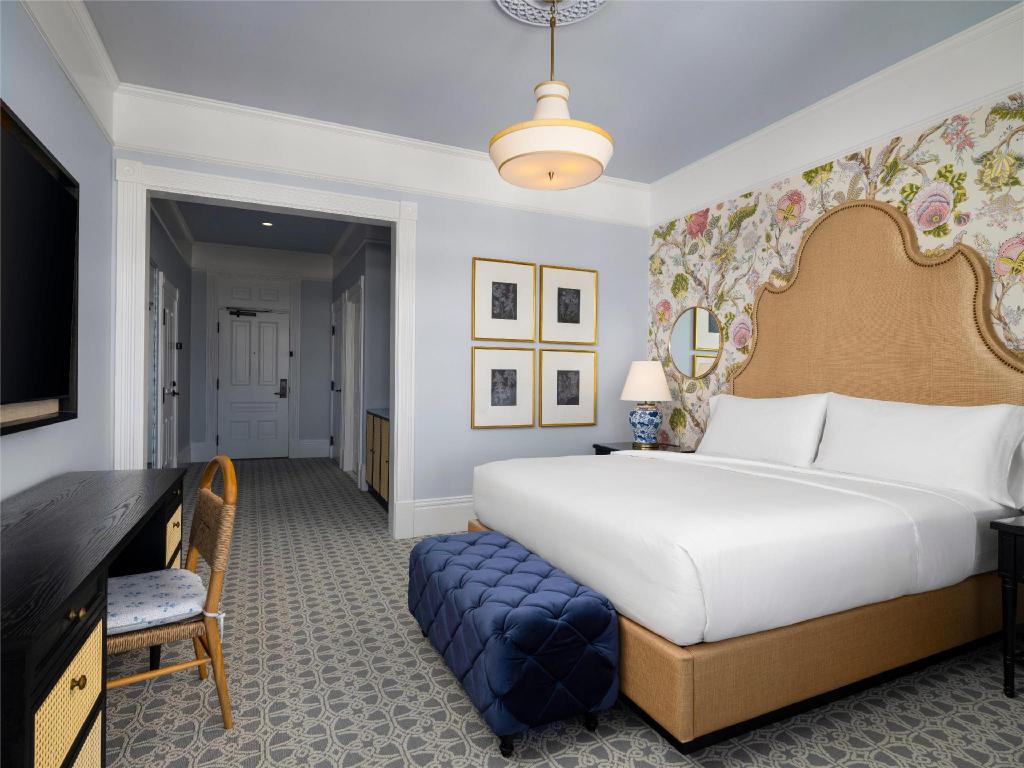 Victorian, Courtyard, King Bed, Terrace, Accessible
