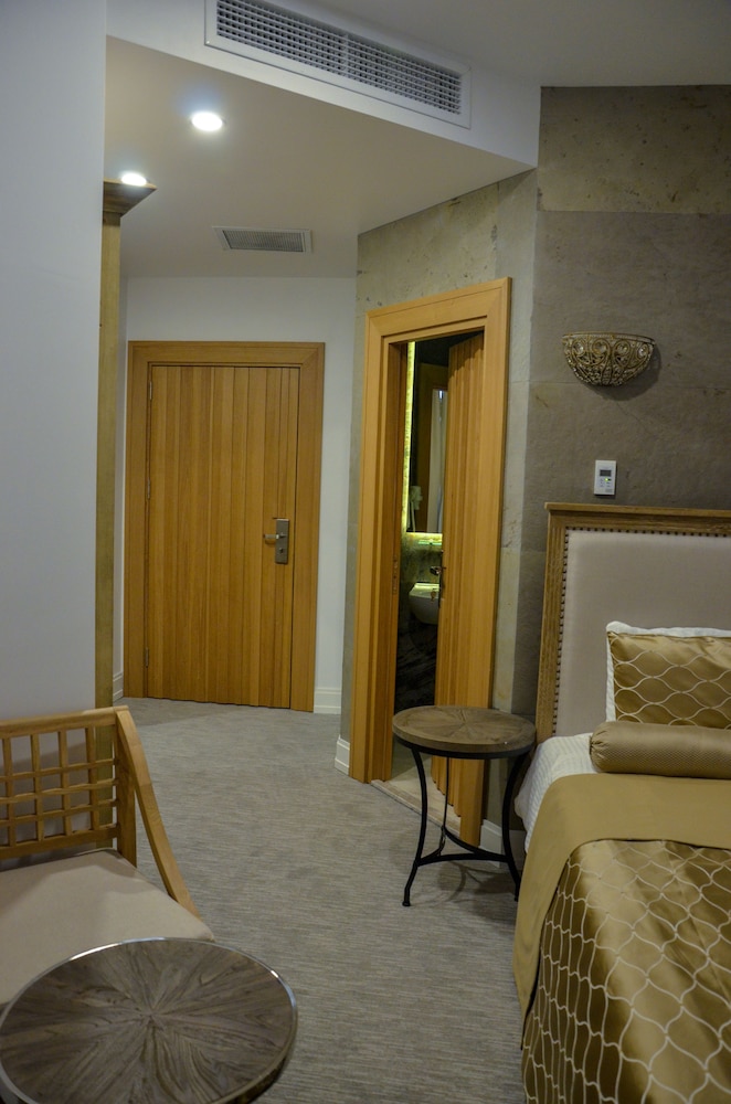 Shirvanshah Hotel 19/70