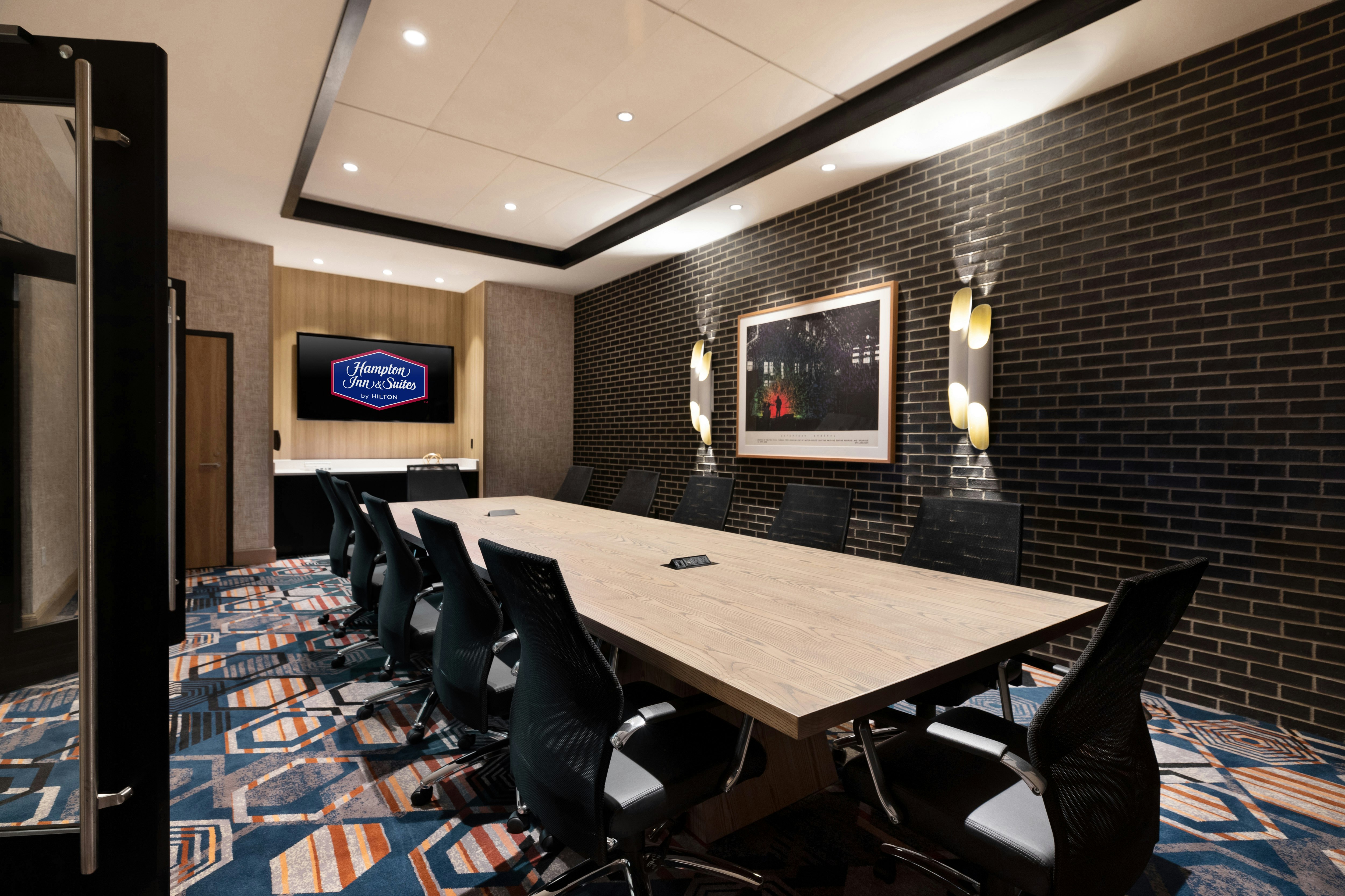 Hampton Inn and Suites Watertown Boston 15/16