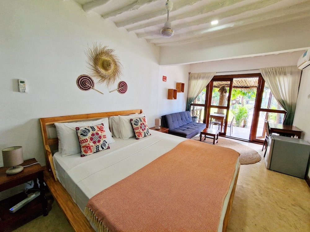 DELUXE, QUEEN BED, SEA VIEW, POOL SIDE, SOFA