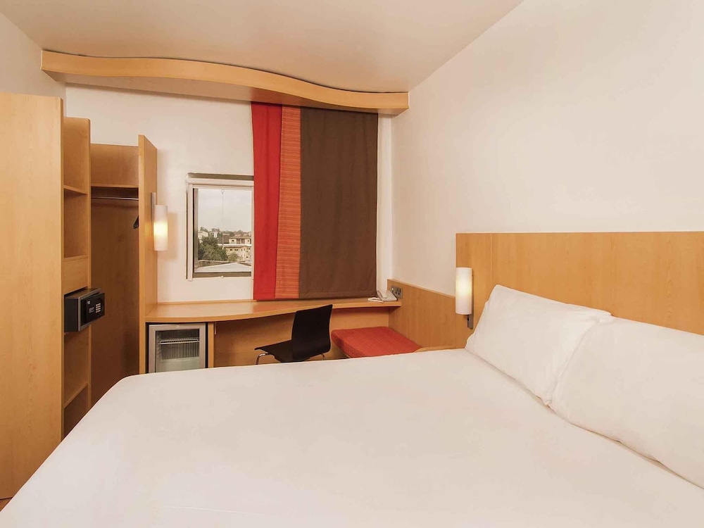 Ibis Lagos Ikeja 24/74