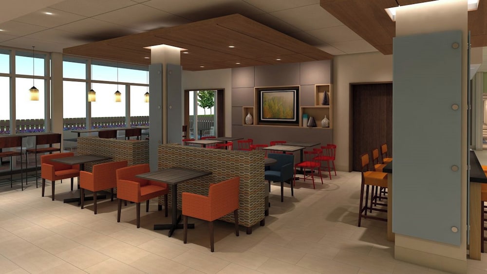 Holiday Inn Express Hotel & Suites Troy 52/67