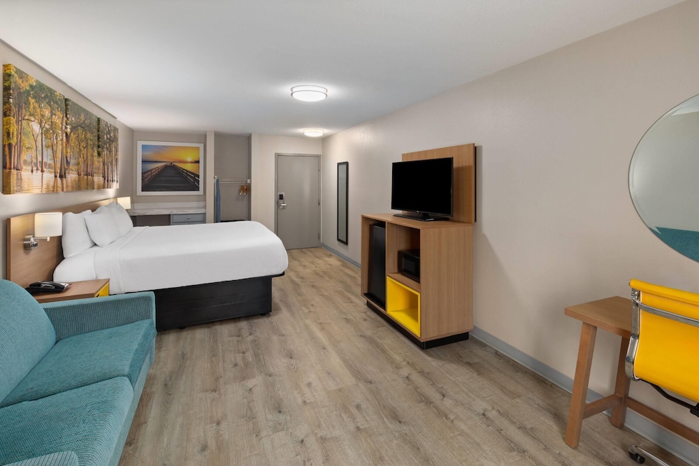Days Inn by Wyndham Lincoln, AL 17/50
