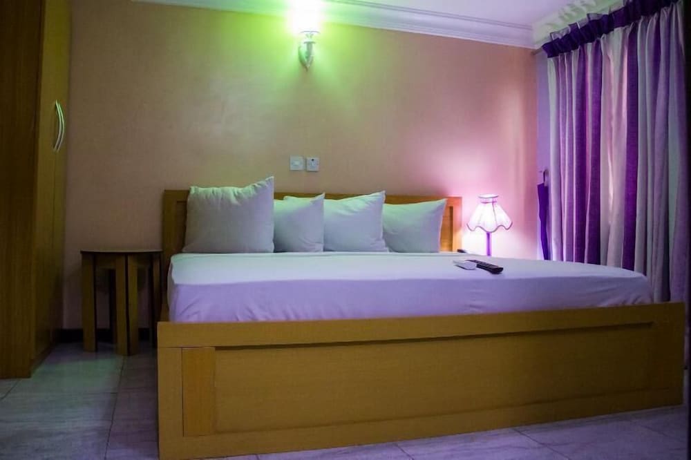 Marblebrand Hotel 12/42