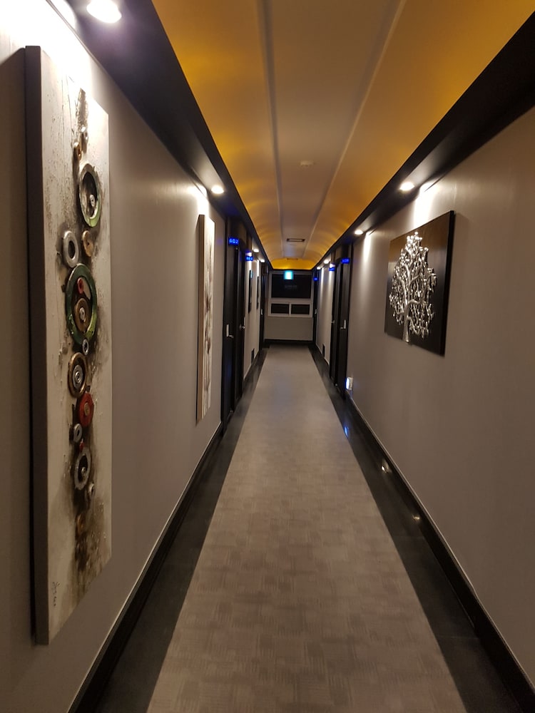 Business Hotel 16/27