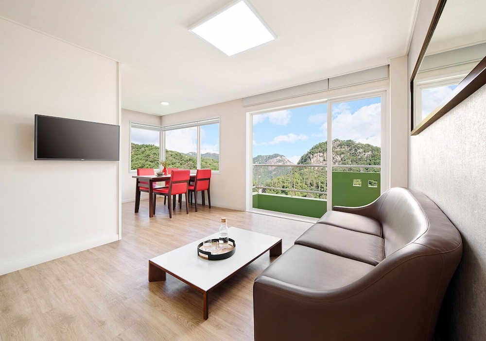 Hanwha Resorts Sanjeong Lake Annecy 25/47