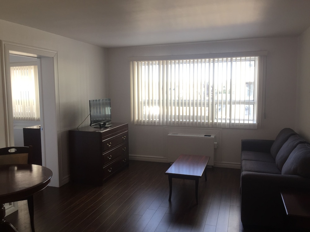 Duvernay Studios And Suites 29/41