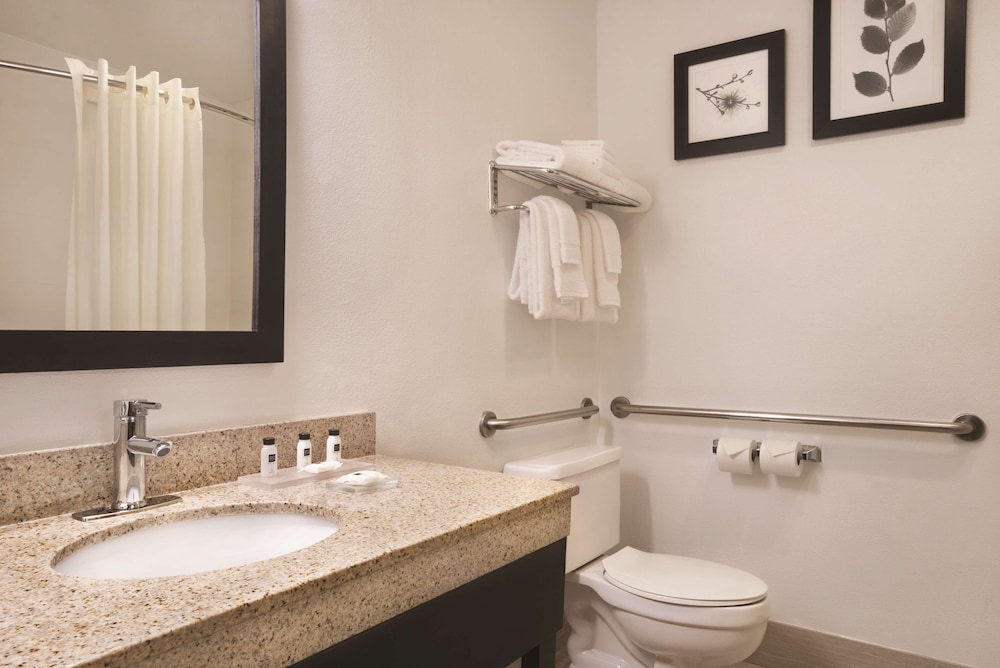 Country Inn & Suites by Radisson Indianapolis East 10/42