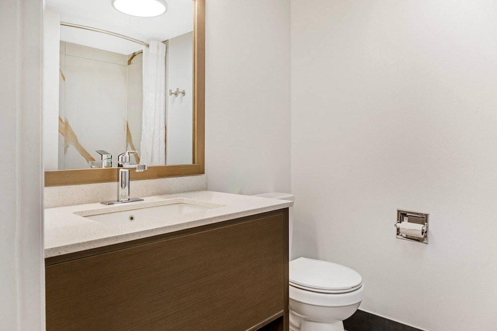 غرفة قياسية بسرير كينج، Quality Inn Findlay 7/8